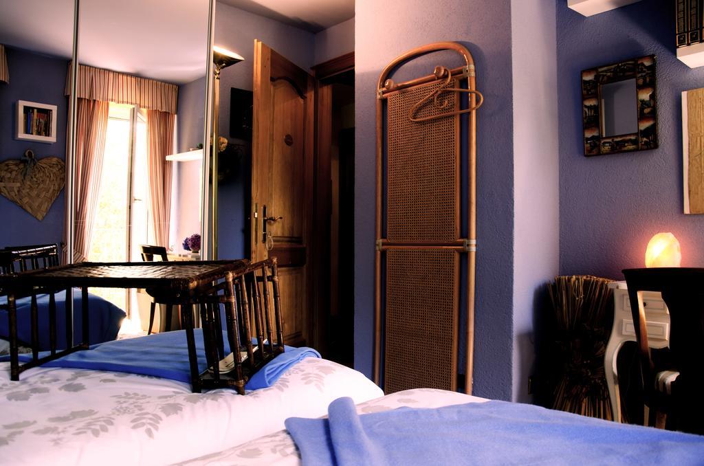 Camera Matrimoniale/Doppia con Letti Singoli con Bagno in Comune